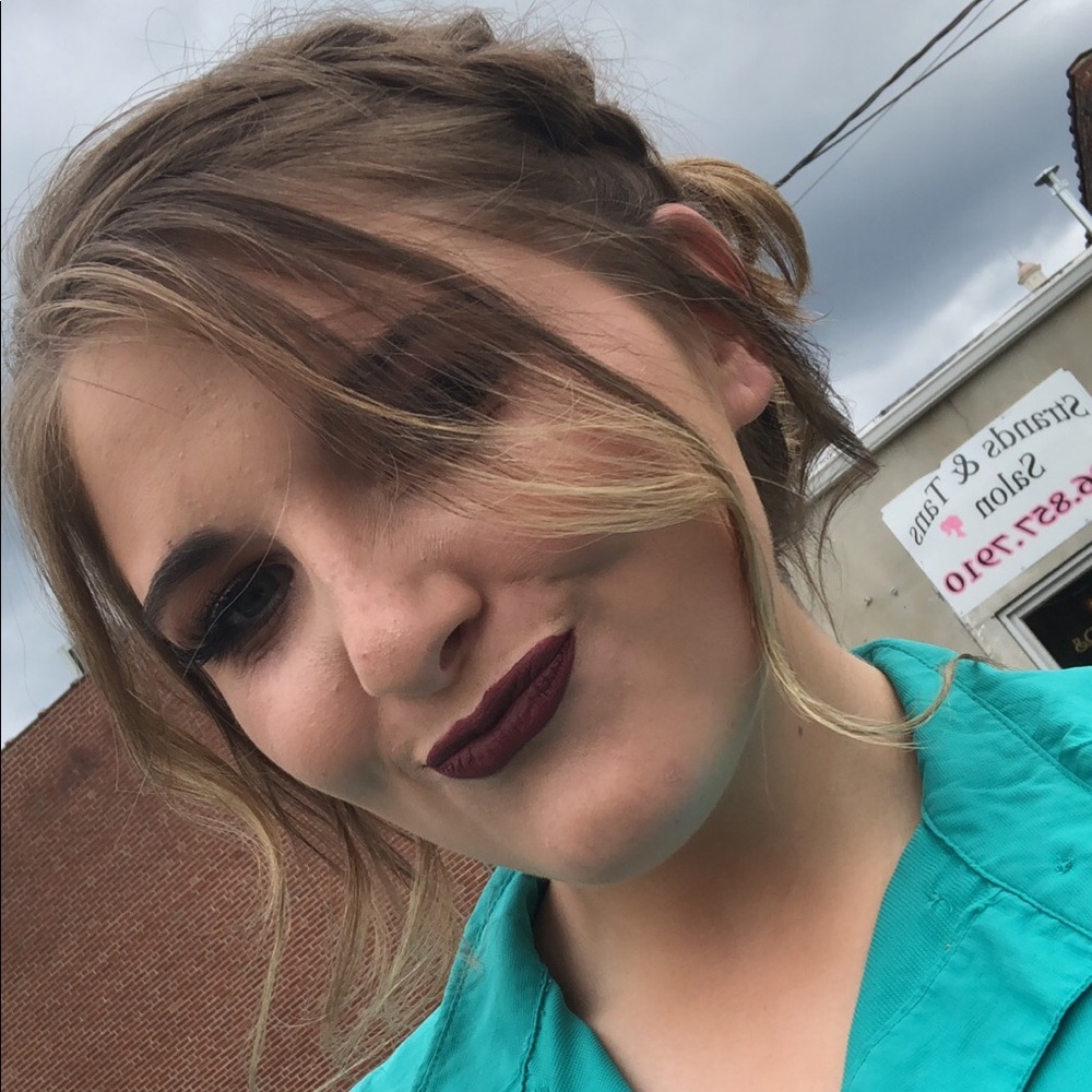 Meet your Posher, Lexie